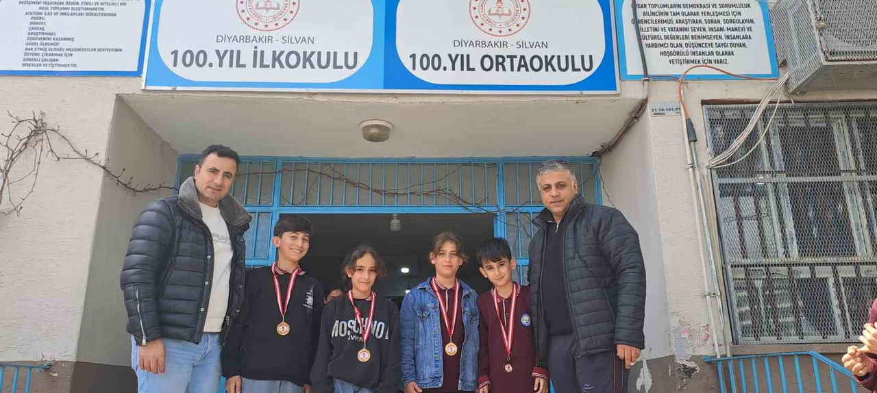 SİLVAN 100. YIL İLK VE ORTAOKULU’NDA KIZILAY TARAFINDAN DÜZENLENEN "OKULUMDA KAN'PANYA VAR!"...