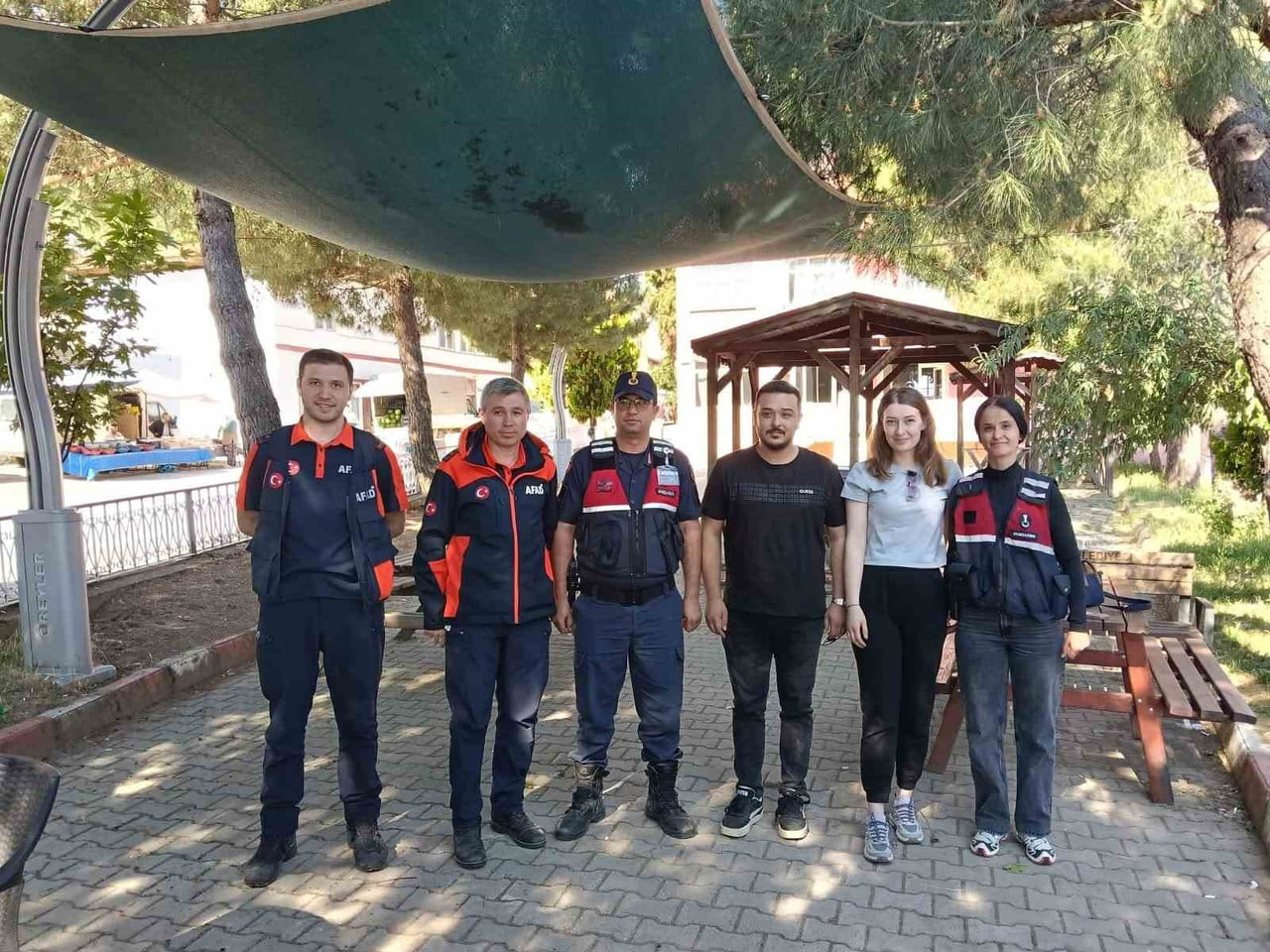 SİMAV DAĞI’NDA KAYBOLAN GENÇ ÇİFT SAĞ OLARAK BULUNDU