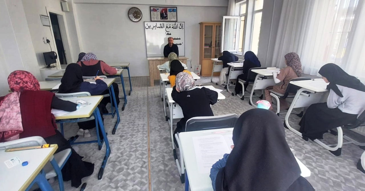 SİMAV’DA "ÇOCUK İLMİHALİ" BİLGİ YARIŞMASI YAPILDI