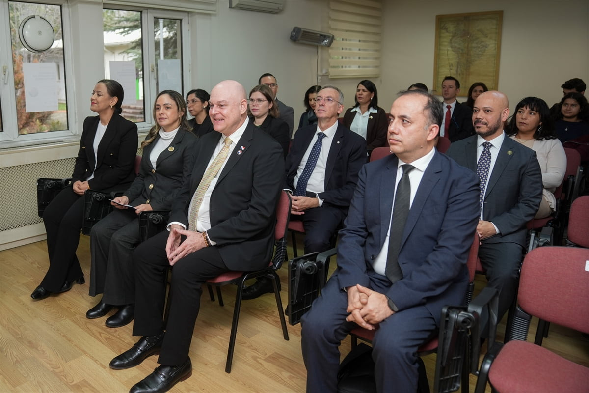 Simon Bolivar'ın 1826'da Panama'da topladığı ve Latin Amerika ülkelerini birleştirmeyi amaçlayan...