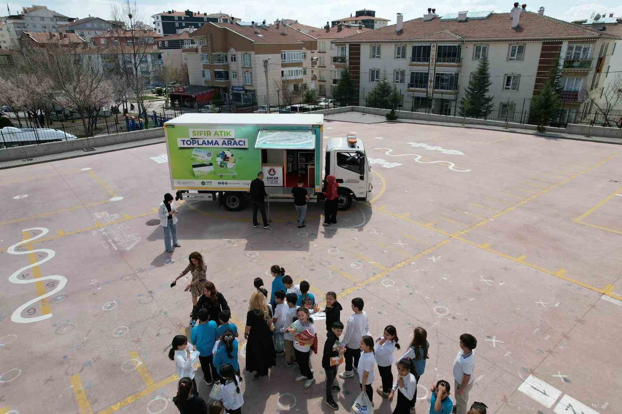 SİNCAN BELEDİYESİ GELECEK NESİLLERİ BİLİNÇLENDİRMEK ADINA OKULLARDA SIFIR ATIK KONUSUNDA...