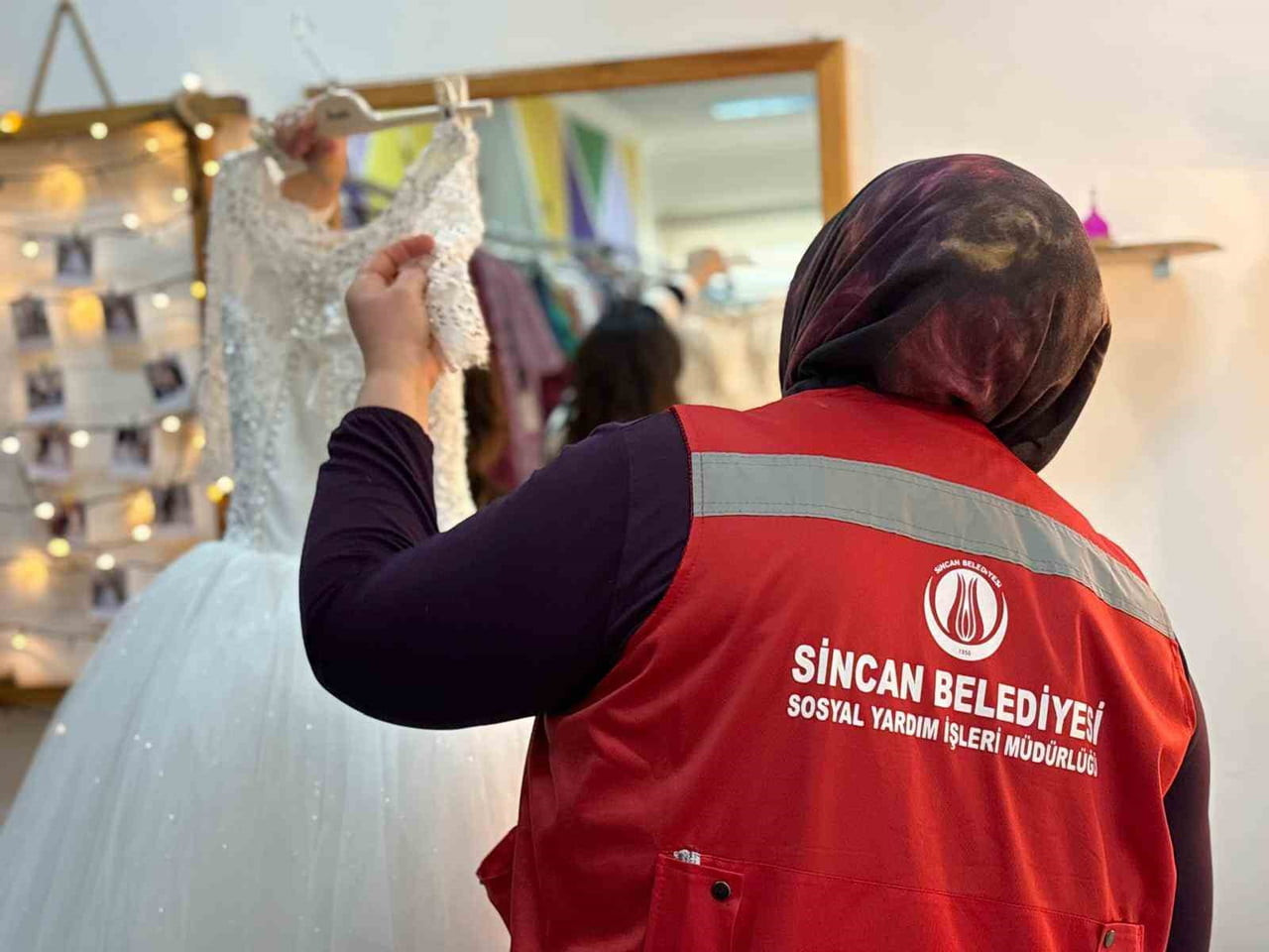 SİNCAN BELEDİYESİ İHTİYACI OLAN EVLENECEK ÇİFTLERE YARIM ELMA HAYIR ÇARŞISI ARACILIĞIYLA GELİNLİK...