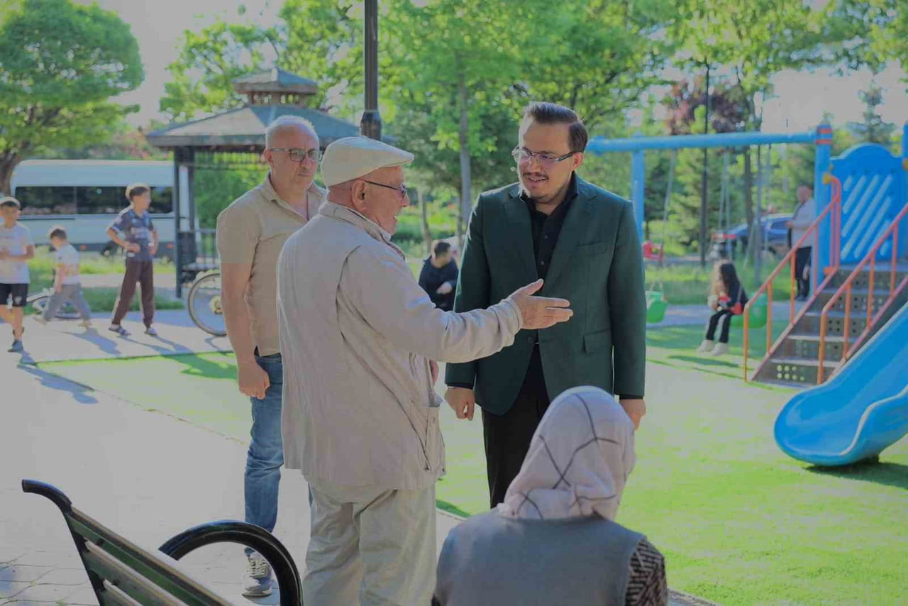 SİNCAN BELEDİYESİ İLÇE GENELİNDE BULUNAN PARKLARDA YENİLENEME SEFERBERLİĞİ BAŞLATTI. ÇOCUKLARIN...