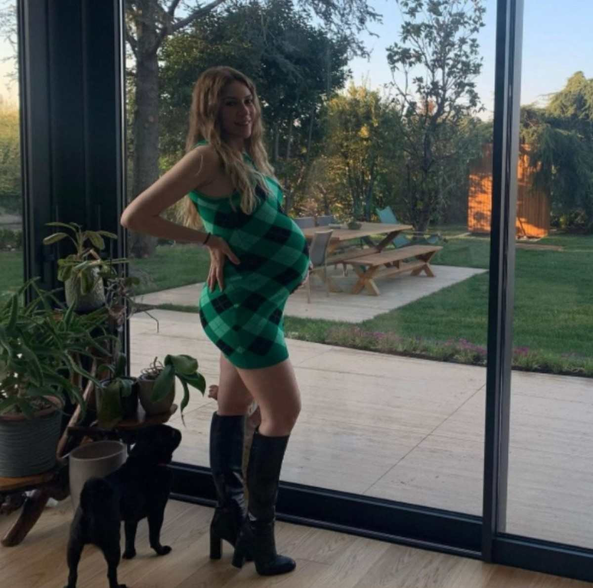 Sinem Kobal Anneler Günü Pozu