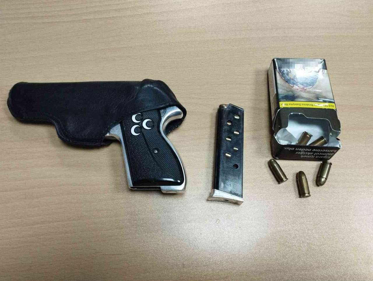 SINIRDA KAÇAKÇILIK OPERASYONU: MİNİBÜSTE SİLAH VE MÜHİMMAT ELE GEÇİRİLDİ