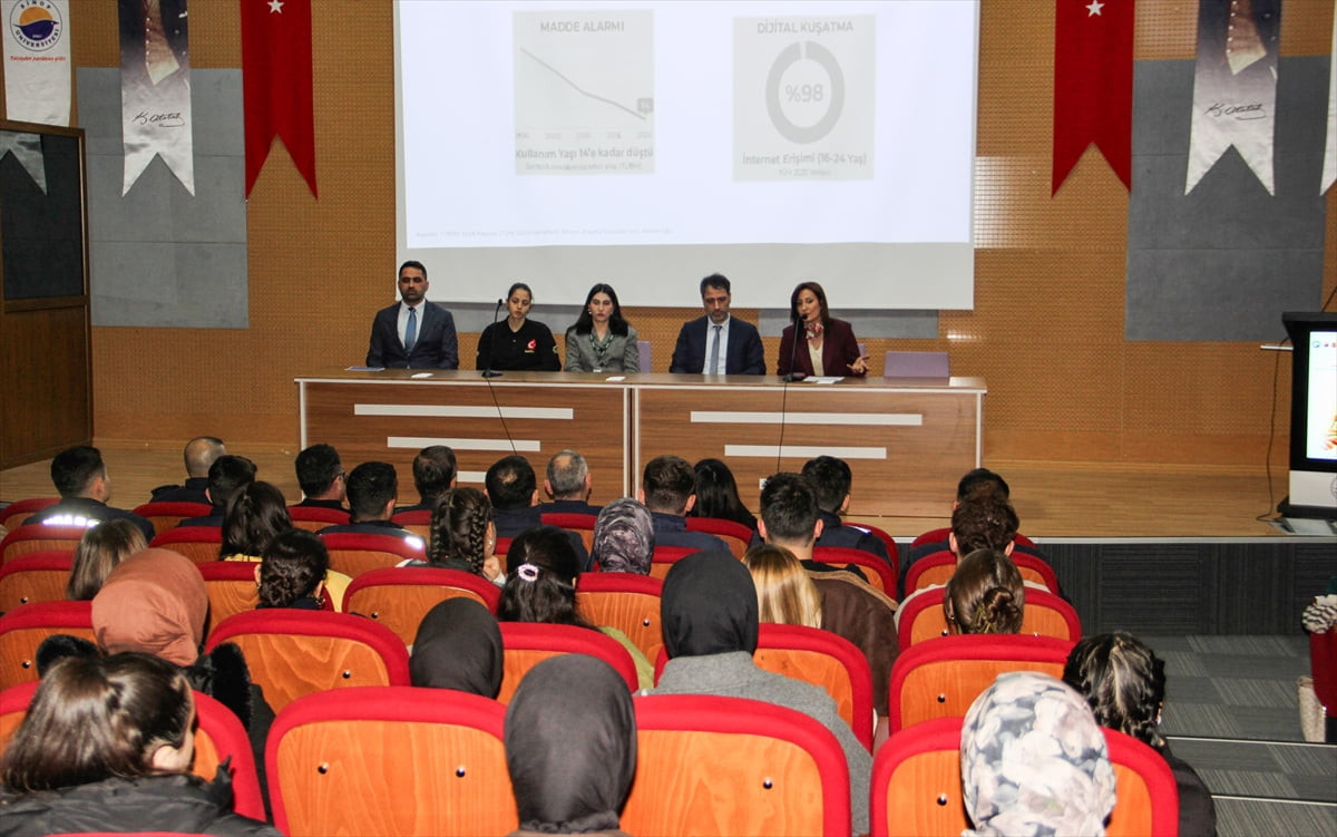 Sinop'ta 1-7 Mart Yeşilay Haftası etkinlikleri kapsamında Sinop Üniversitesi ev sahipliğinde...