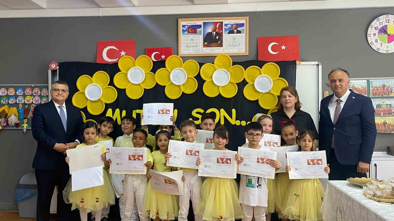 SİNOP'TA 2025-2026 EĞİTİM-ÖĞRETİM YILI, KARNE DAĞITIMIYLA SONA ERDİ. İL GENELİNDEKİ 157 OKULDA...