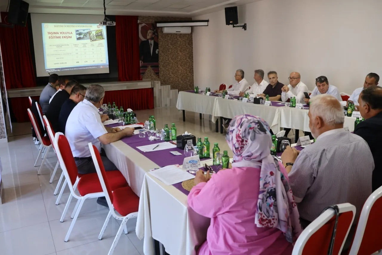 SİNOP'TA 2025-2026 EĞİTİM ÖĞRETİM YILI'NIN DEĞERLENDİRİLMESİ AMACIYLA İLÇE MİLLÎ EĞİTİM MÜDÜRLERİ...