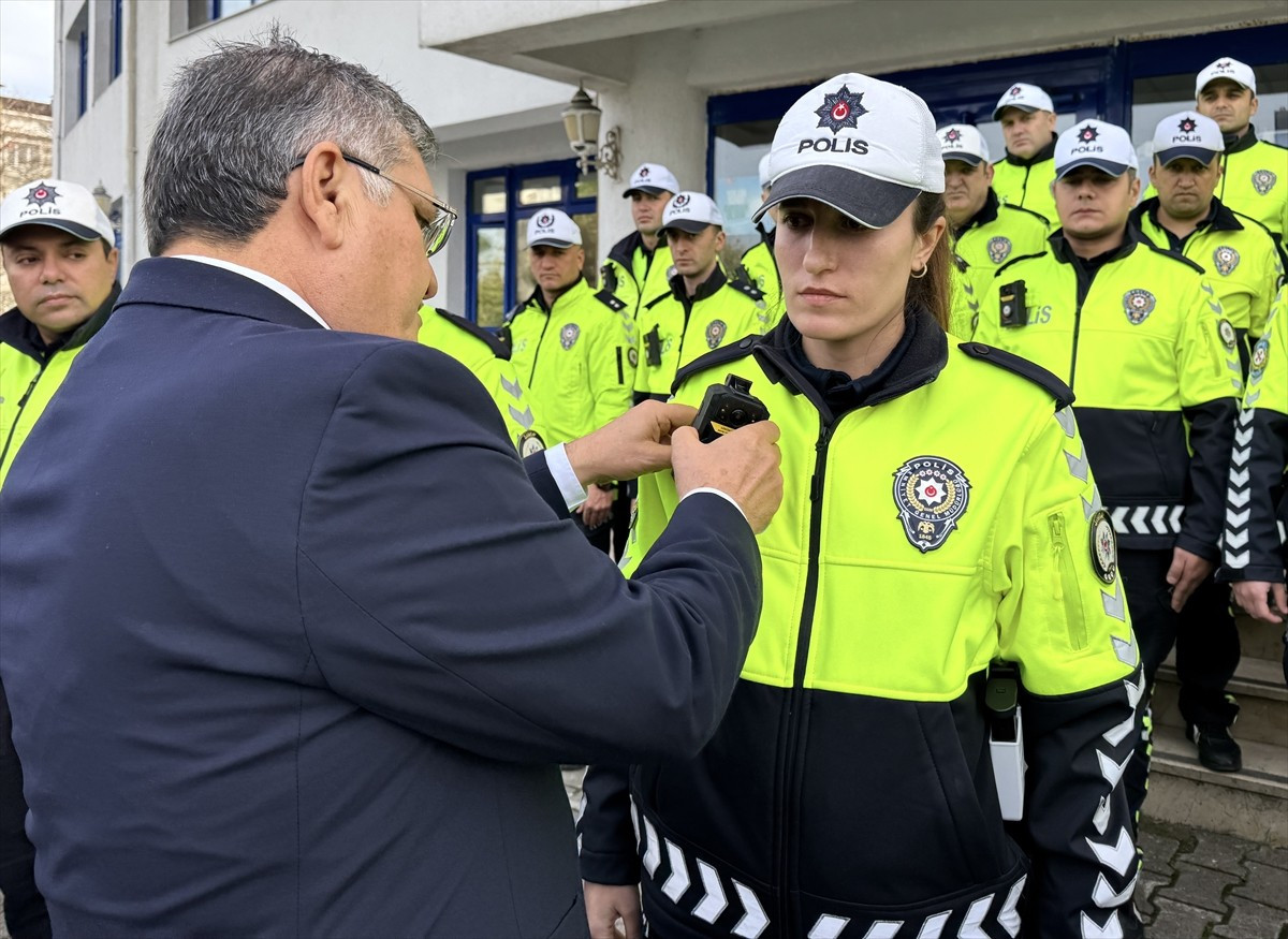  Sinop'ta, ASELSAN tarafından üretilen yaka kameralarının trafik polislerine dağıtılması için...