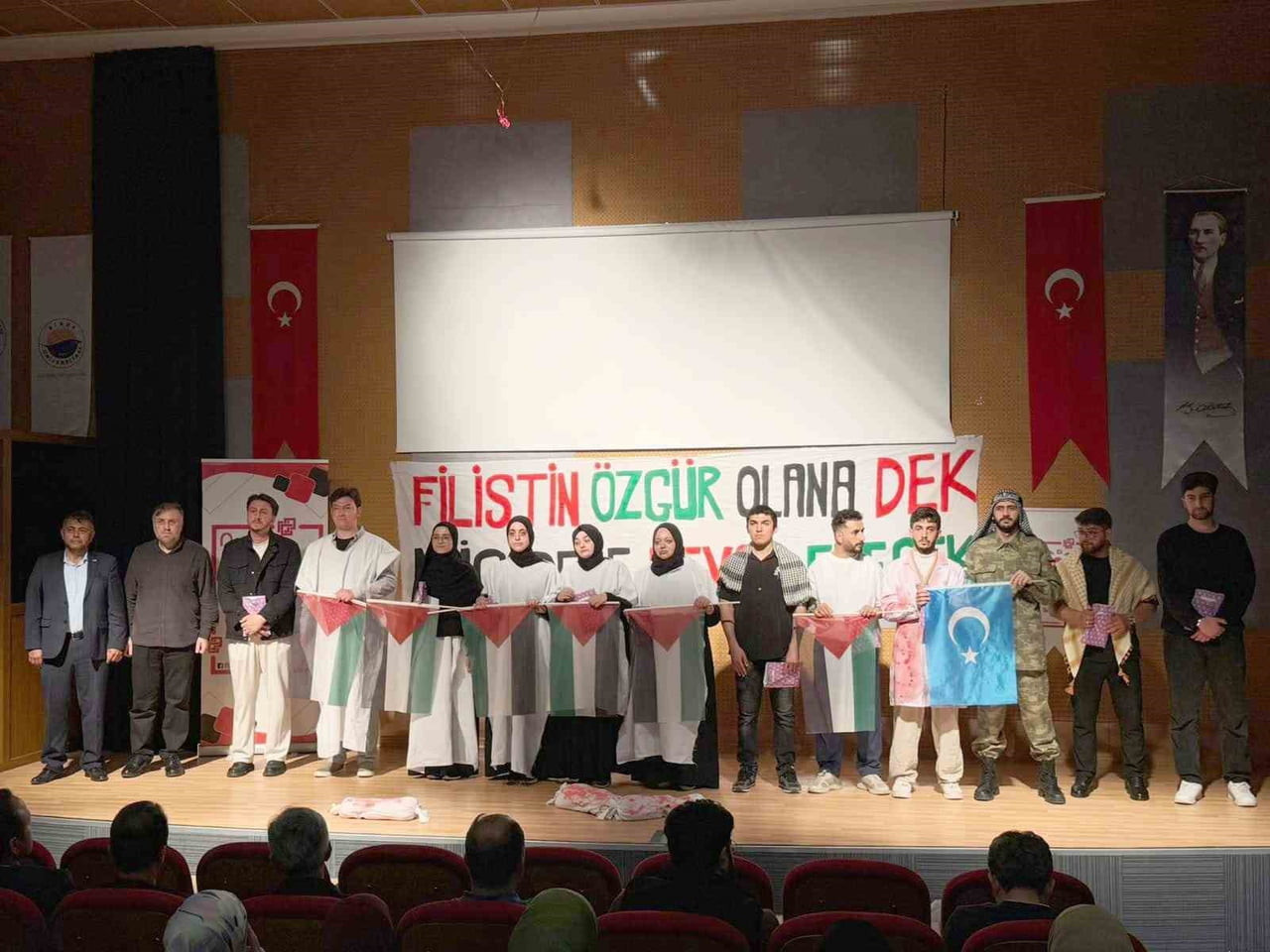 SİNOP'TA BURADAYIM ÖĞRENCİ TOPLULUĞU İLE ÖNDER İMAM HATİPLİLER DERNEĞİ İŞ BİRLİĞİNDE DÜZENLENEN...