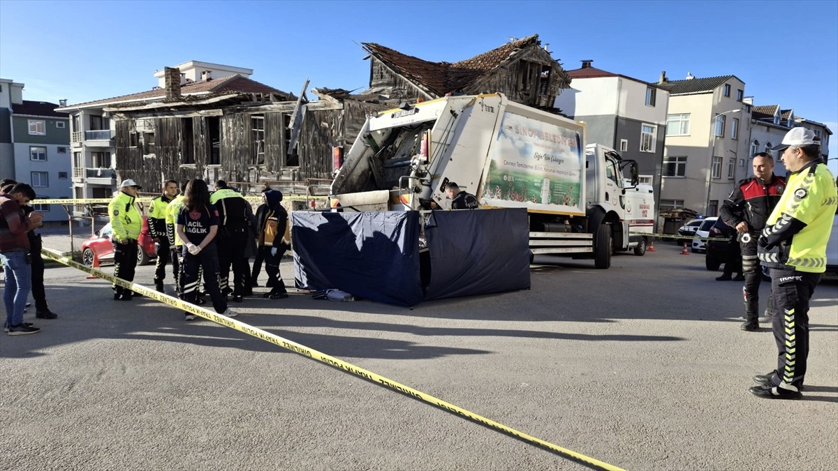 Sinop'ta çöp kamyonunun çarptığı 67 yaşındaki kadın hayatını kaybetti.
