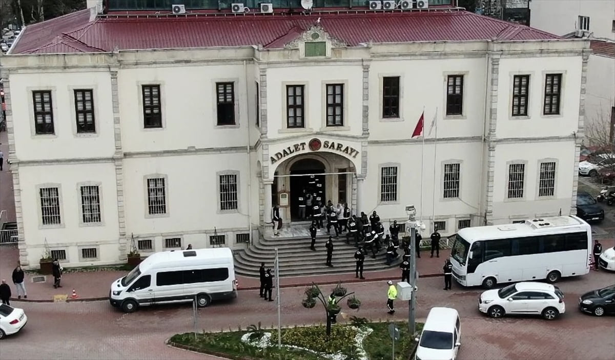 Sinop'ta düzenlenen uyuşturucu operasyonunda gözaltına alınan 11 şüpheliden 10'u tutuklandı.