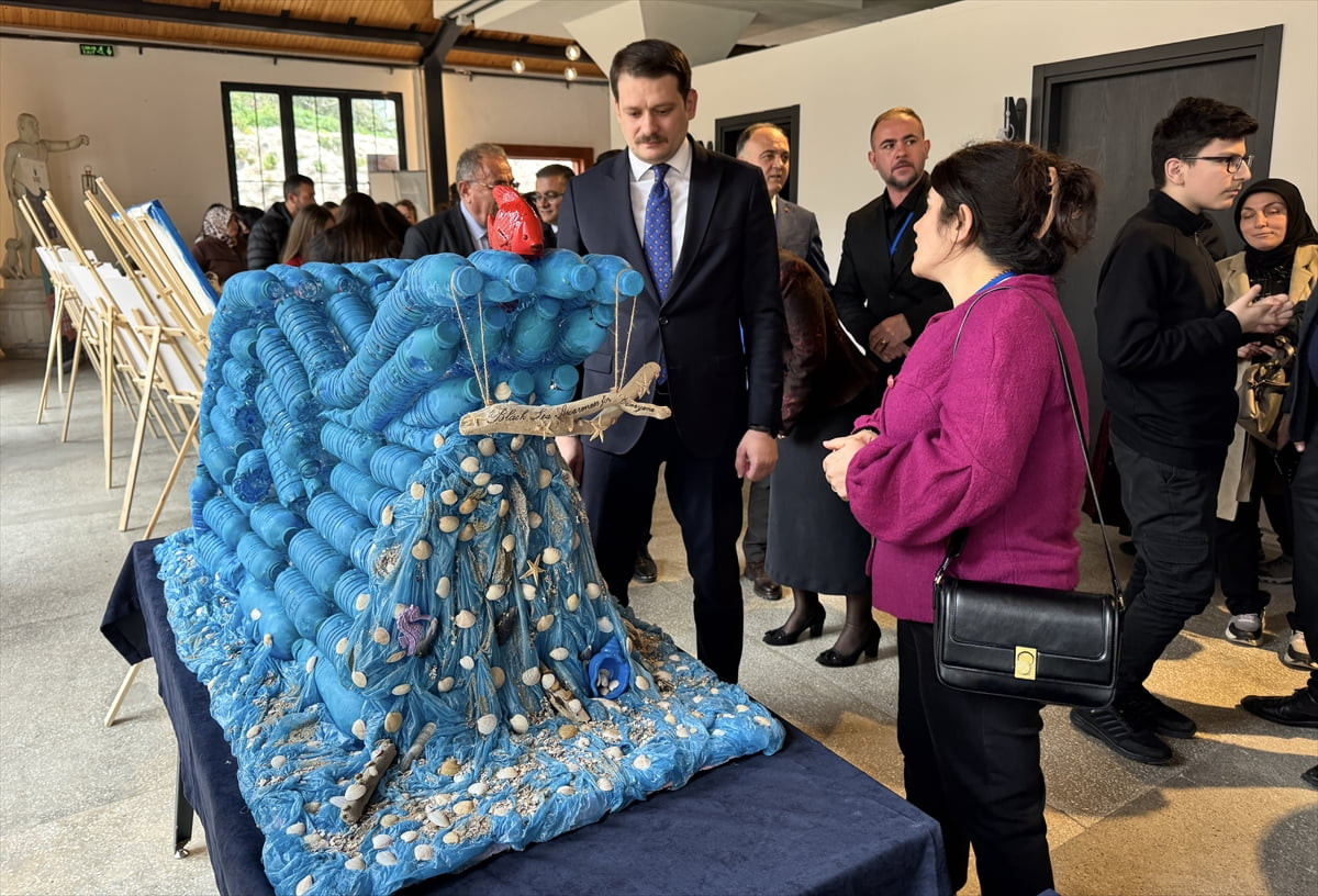 Sinop'ta hayata geçirilen "Herkes İçin Karadeniz Farkındalığı" projesi kapsamında "Atık değil...