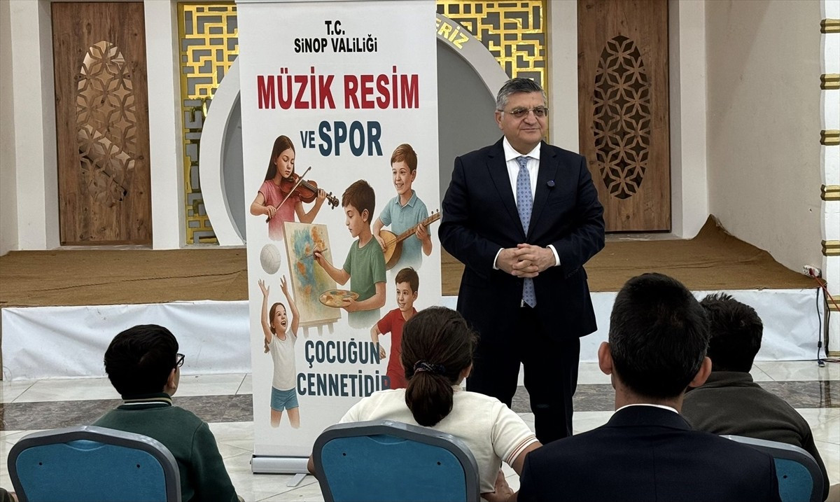 Sinop'ta öğrencileri bağımlılıktan uzak tutmak amacıyla "Müzik Resim ve Spor Çocuğun Cennetidir...