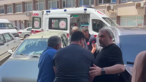 Sinop'ta otomobil kapısına çarpan motosikletli yaralandı