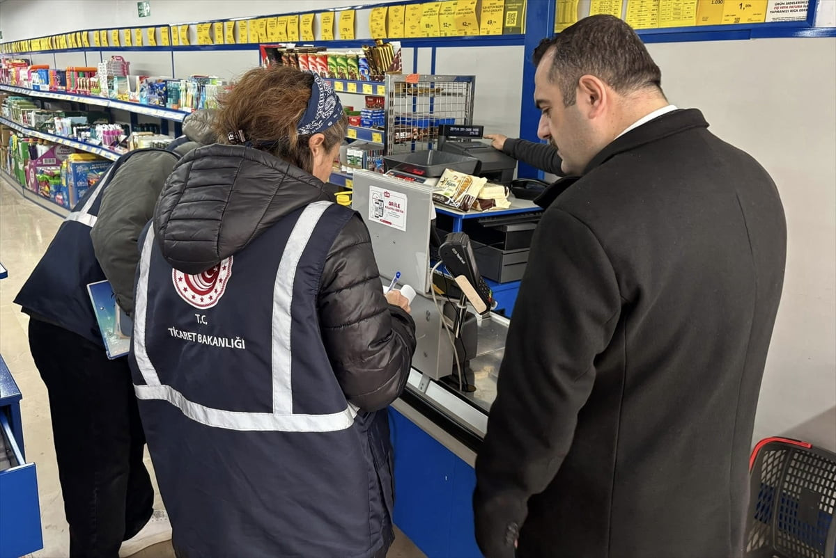 Sinop'ta, piyasa dengesini olumsuz etkileyecek uygulamaların önüne geçmek amacıyla yapılan...