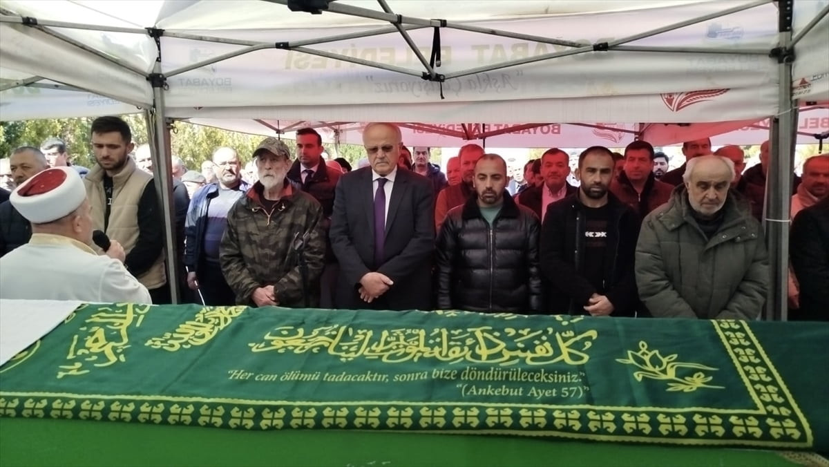 Sinop'un Boyabat ilçesinde kahvehanede düşerek başını beton zemine çarpan 63 yaşındaki Ergün...