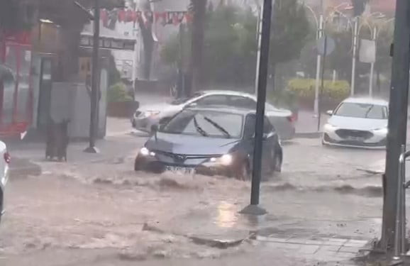 SİNOP'UN TÜRKELİ İLÇESİNDE ETKİLİ OLAN KUVVETLİ SAĞANAK YAĞIŞ, GÜNLÜK HAYATI OLUMSUZ...