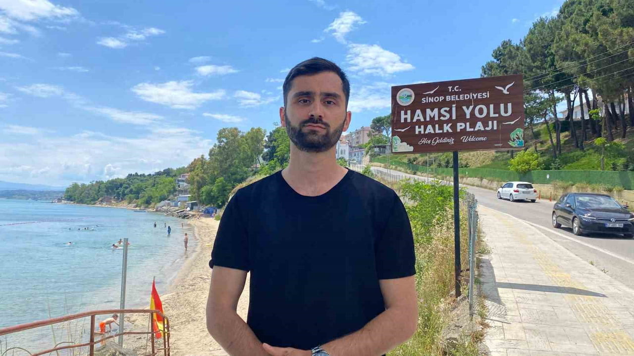 SİNOPLU 26 YAŞINDAKİ SOSYAL MEDYA İÇERİK ÜRETİCİSİ ÖZGÜR CAN KESKİN, KENT GENELİNDE KENDİ...