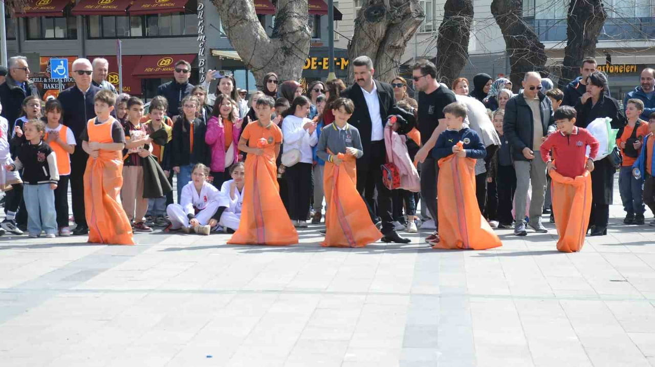 SİNOP’TA 23 NİSAN ETKİNLİKLERİ KAPSAMINDA DÜZENLENEN "MAARİFİN KALBİNDE ÇOCUK ŞENLİĞİ"...