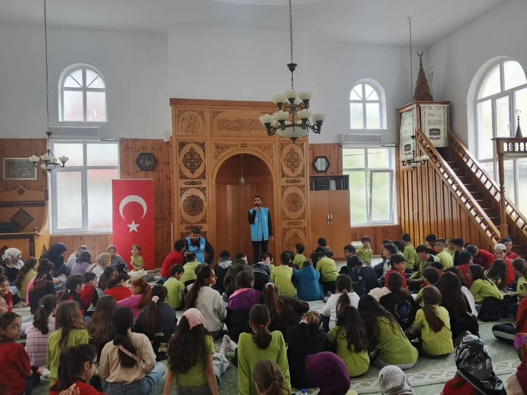 SİNOP’TA ÇEDES PROJESİ KAPSAMINDA DÜZENLENEN YIL SONU ETKİNLİĞİNDE YAKLAŞIK 200 ÖĞRENCİ BİR ARAYA...