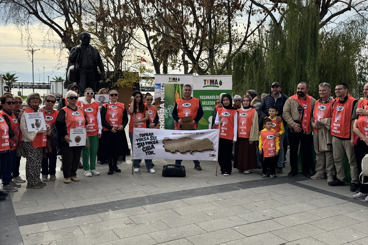 Sinop’ta, TEMA Vakfı üyelerince “Toprağa Saygı” yürüyüşü yapıldı. 17–30 Kasım Erozyonla Mücadele...