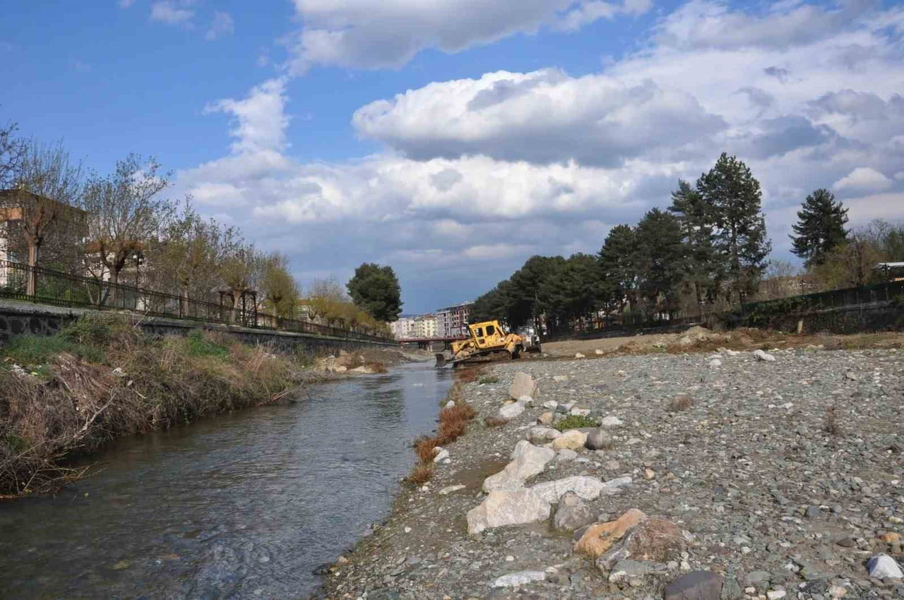 SİNOP’UN BOYABAT İLÇESİNDEN GEÇEN KOLAZ ÇAYI, UZUN YILLARIN ARDINDAN GERÇEKLEŞTİRİLEN KAPSAMLI...