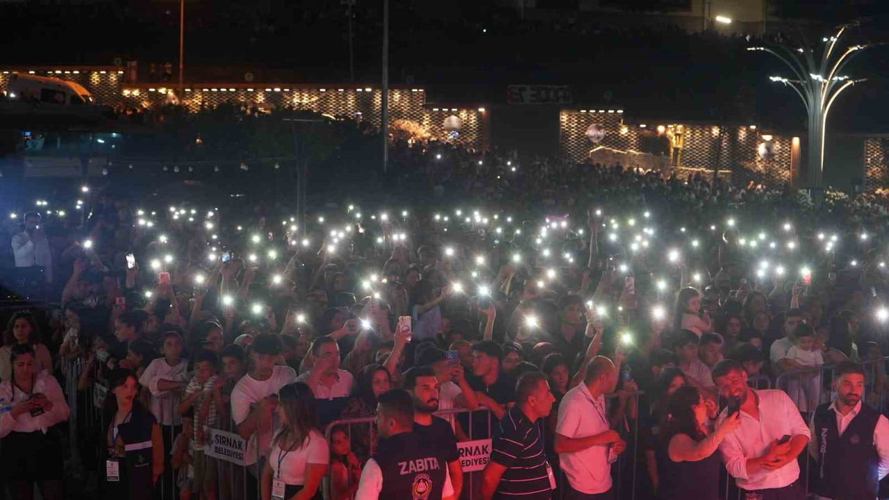 ŞIRNAK BELEDİYESİ TARAFINDAN DÜZENLENEN KÜLTÜR, SANAT VE GENÇLİK FESTİVALİ KAPSAMINDA...