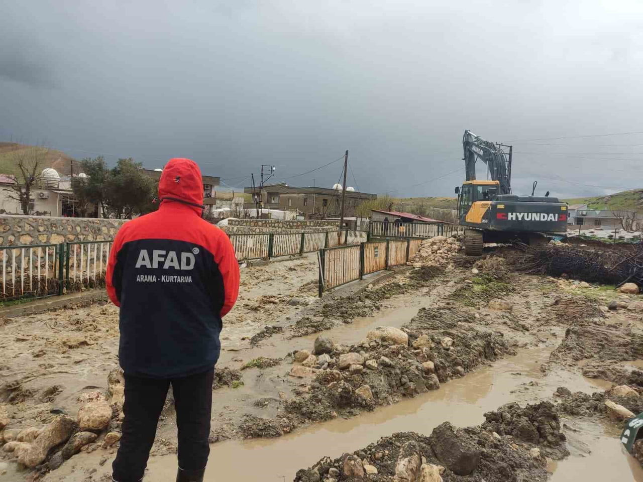 ŞIRNAK GENELİNDE ETKİLİ OLAN SAĞANAK YAĞIŞLAR, BAŞTA KOÇBEYİ KÖYÜ OLMAK ÜZERE CİZRE, SİLOPİ VE...