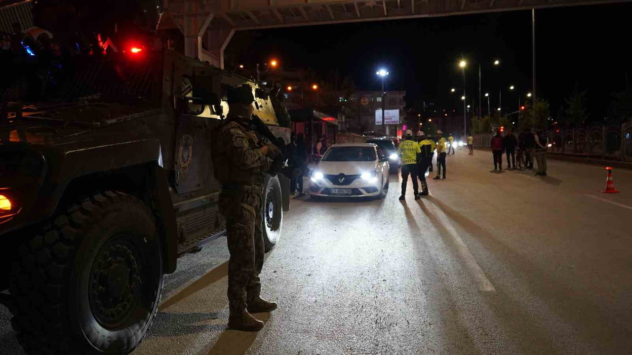 ŞIRNAK İL EMNİYET MÜDÜRÜ VOLKAN SAZAK, KURBAN BAYRAMI ARİFESİNDE KENT GENELİNDE BAŞLATILAN "HUZUR...