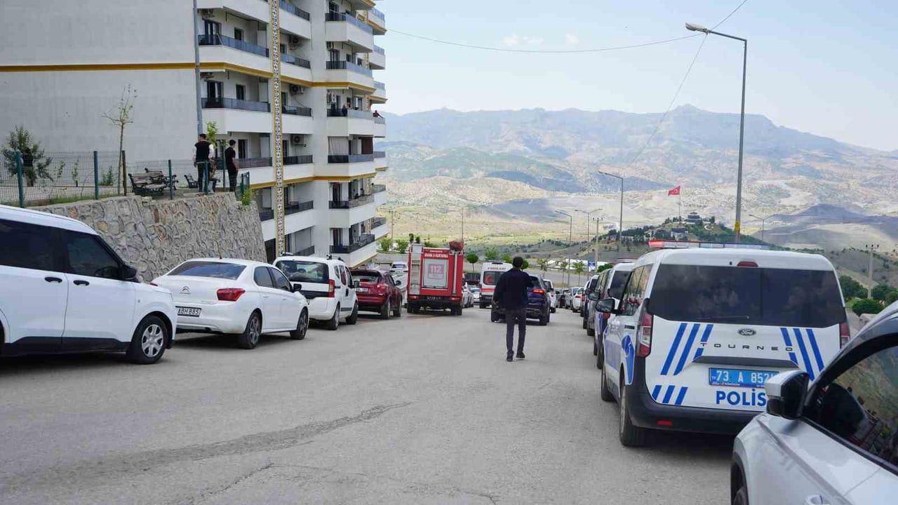 ŞIRNAK MERKEZ YENİ MAHALLEDE İKAMET EDEN ŞIRNAK DEVLET HASTANESİ’NDE GÖREVLİ HEMŞİRE EVİNDE ÖLÜ...