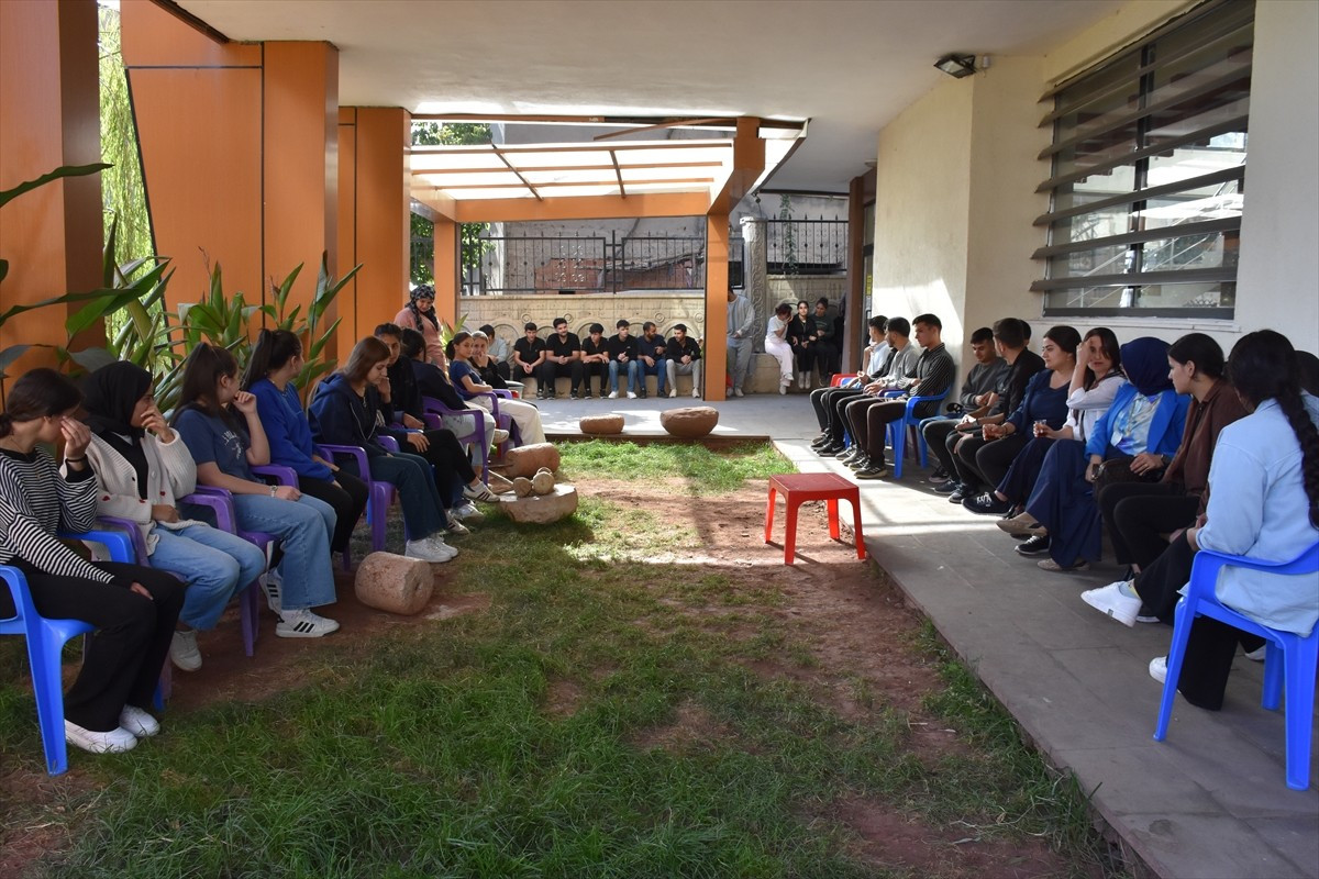 Şırnak'ın Balveren beldesinde Bilgievi sayesinde 12 yılda 429 genç üniversiteye yerleşti. Gönüllü...