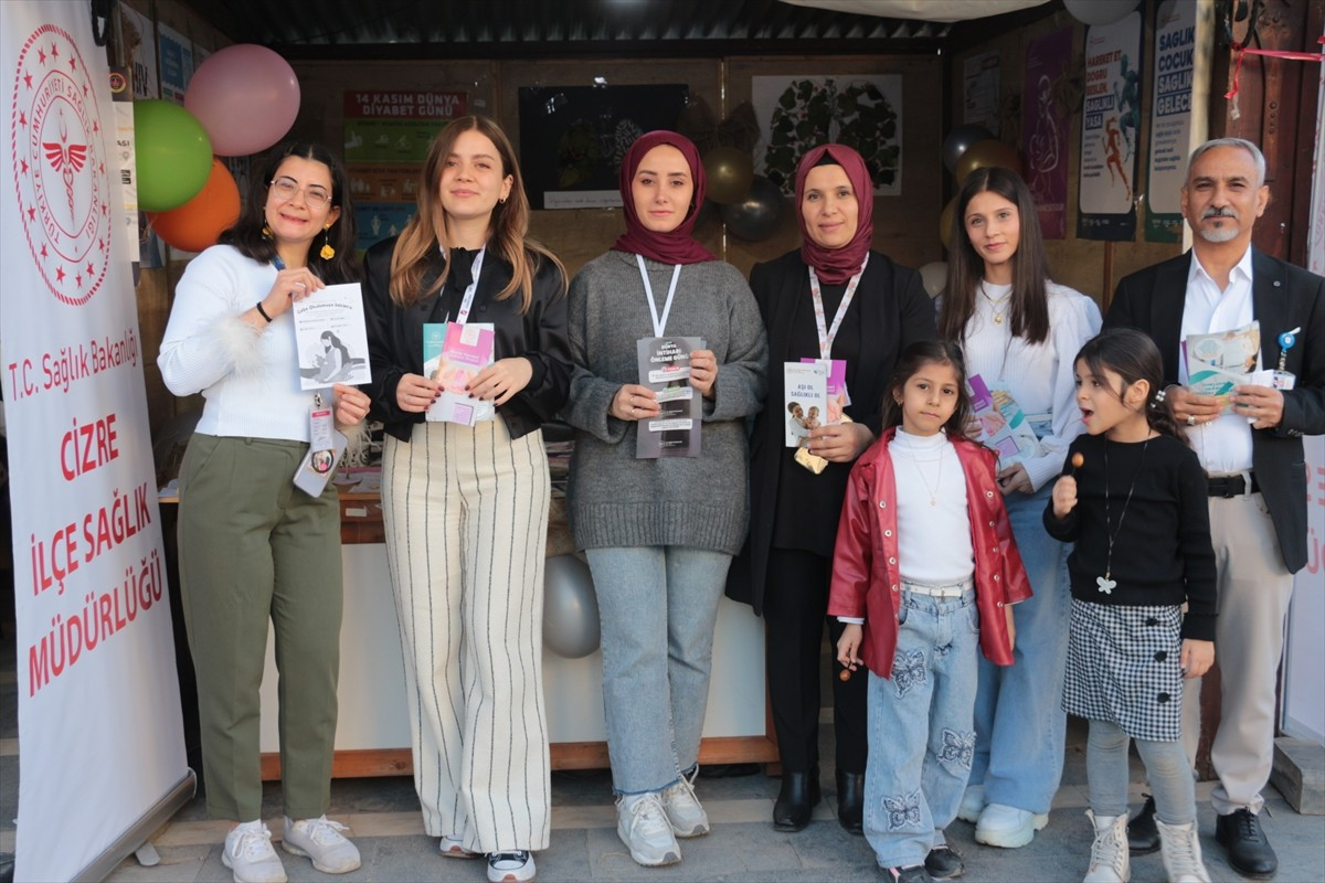 Şırnak'ın Cizre ilçesinde 120 yayınevi ve birçok yazarın 80 stantta kitaplarını sergilendiği...