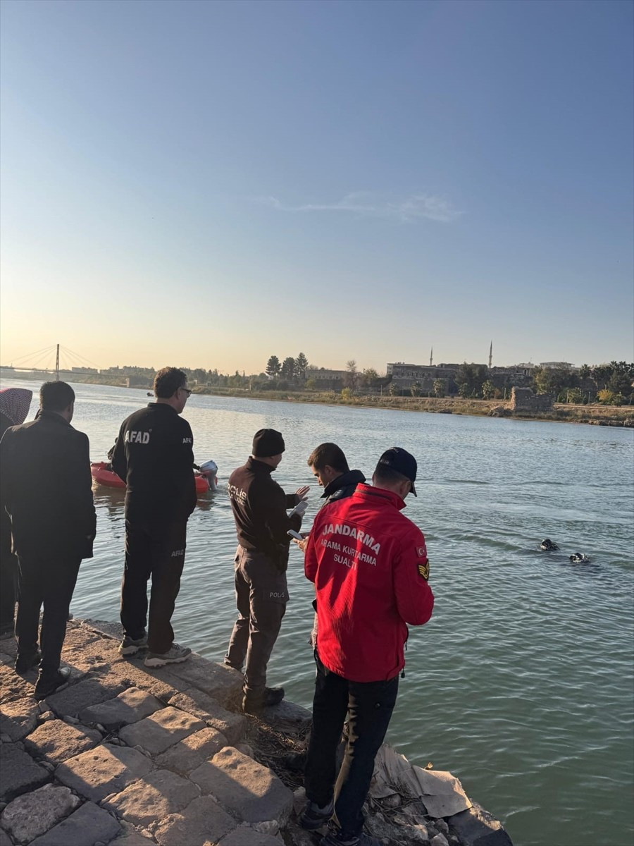 Şırnak'ın Cizre ilçesinde terliğini almak için girdiği Dicle Nehri'nde kaybolan 10 yaşındaki...