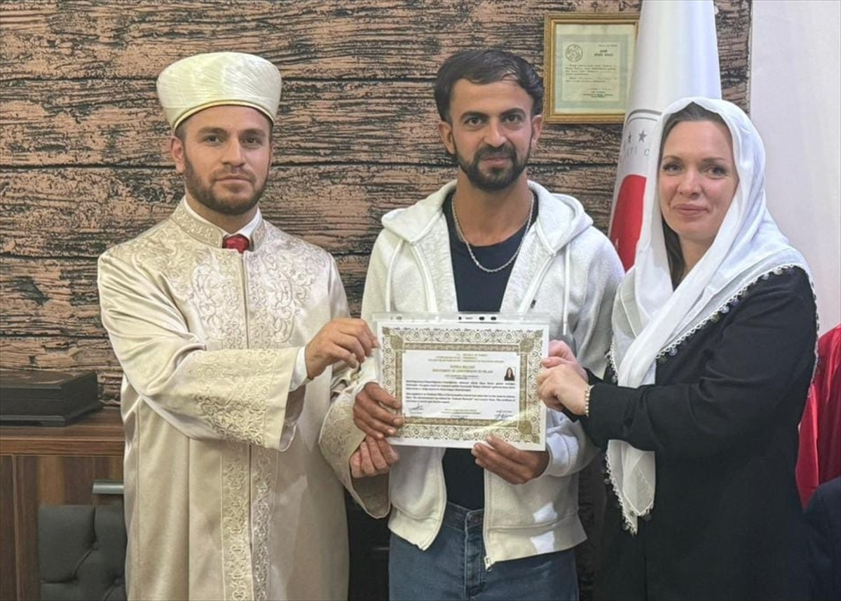 Şırnak'ın Uludere ilçesinde düzenlenen merasimle Müslüman olan İsveçli Sara Madelen Engmanin...