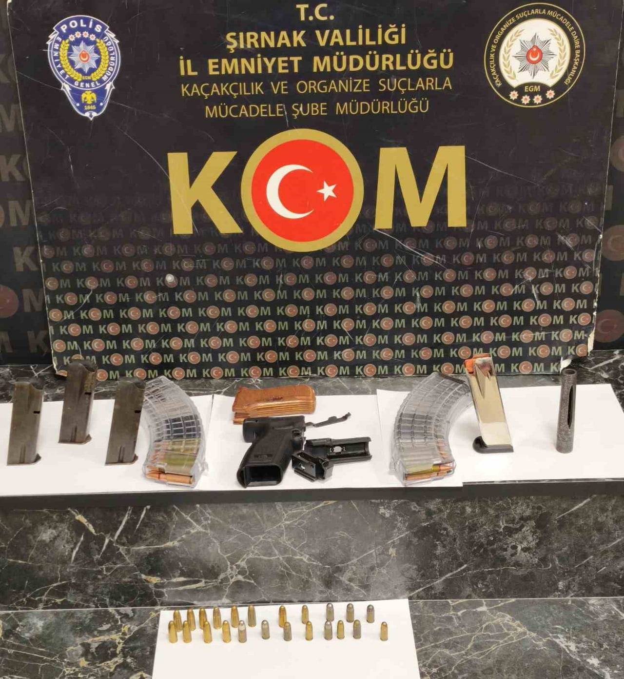 ŞIRNAK'TA ASAYİŞ, NARKOTİK VE KAÇAKÇILIK OPERASYONLARINDA PİYASA DEĞERİ YAKLAŞIK 4 MİLYON 250 BİN...
