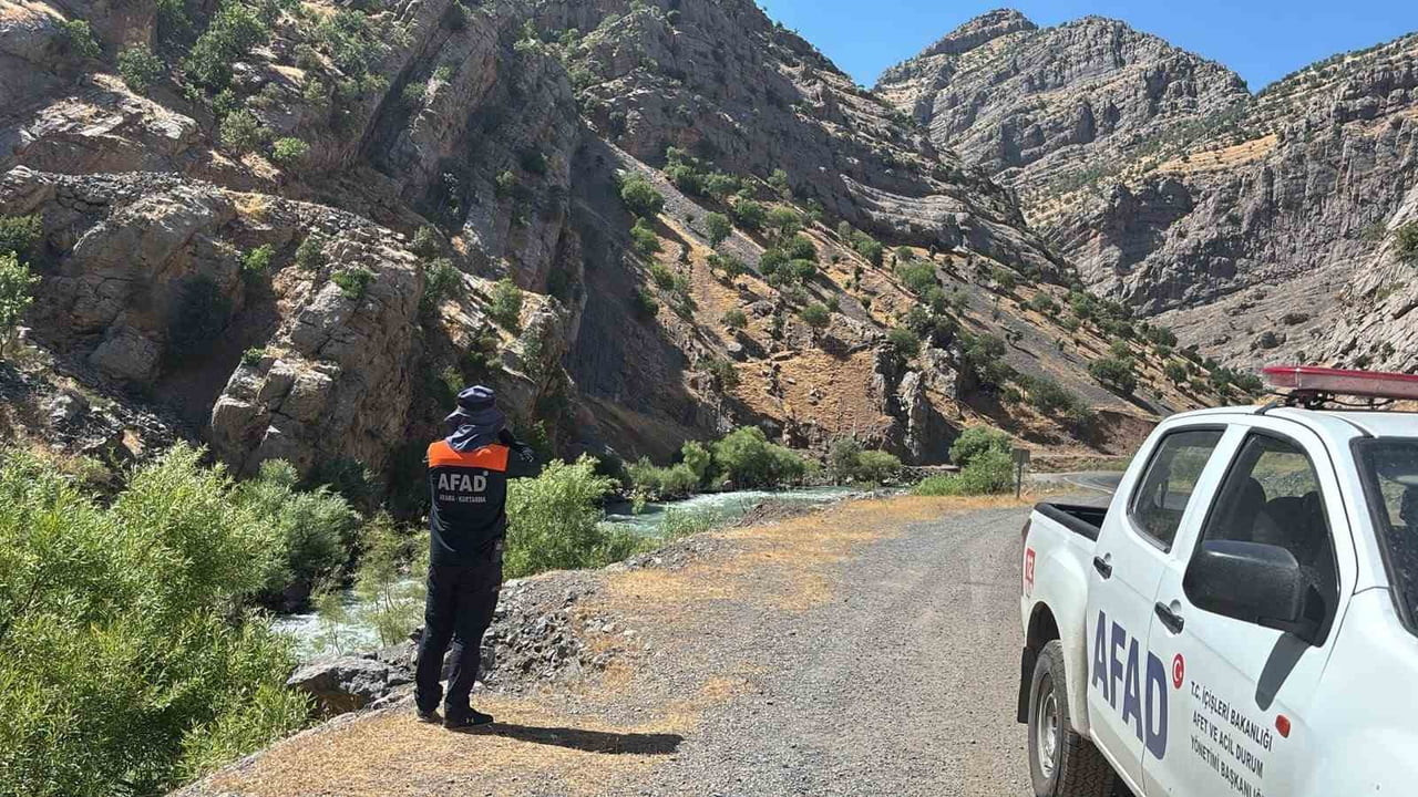 ŞIRNAK'TA BALIK TUTARKEN AKINTIYA KAPILARAK KAYBOLAN 27 YAŞINDAKİ ERKAN SAK'I BULMAK İÇİN...