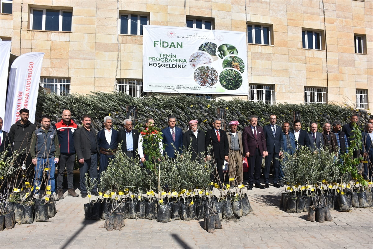 Şırnak'ta, çiftçilere yüzde 75 hibeyle 25 bin 200 meyve fidanı törenle dağıtıldı. İl Tarım ve...