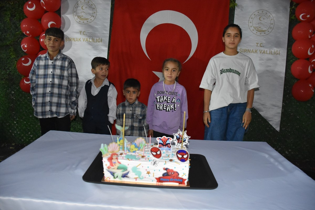 Şırnak'ta farklı tarihlerde şehit düşen güvenlik korucularının çocukları için doğum günü kutlaması...