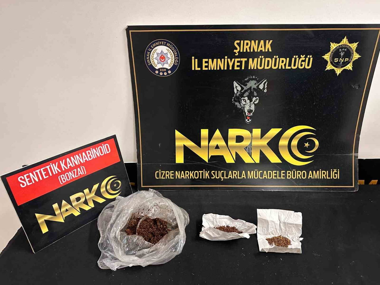 ŞIRNAK'TA GERÇEKLEŞTİRİLEN OPERASYONLARDA ÇOK SAYIDA UYUŞTURUCU MADDE İLE KAÇAK ÜRÜN ELE...
