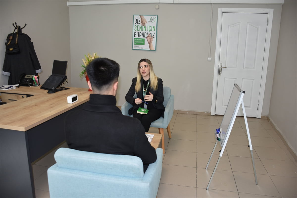 Şırnak'ta küçük yaşta arkadaş ortamında uyuşturucu kullanmaya başlayan R.U, 12 yıl süren...