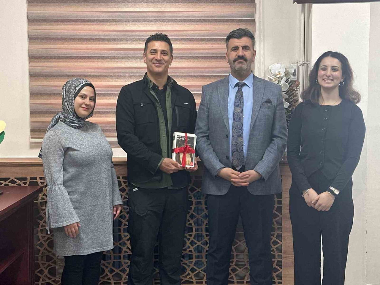 ŞIRNAK'TA ÖĞRENCİLERE KARİYER GÜNÜ DÜZENLENDİ GAZETECİLİK MESLEĞİNİ TANITAN YAZAR MAHMUT...