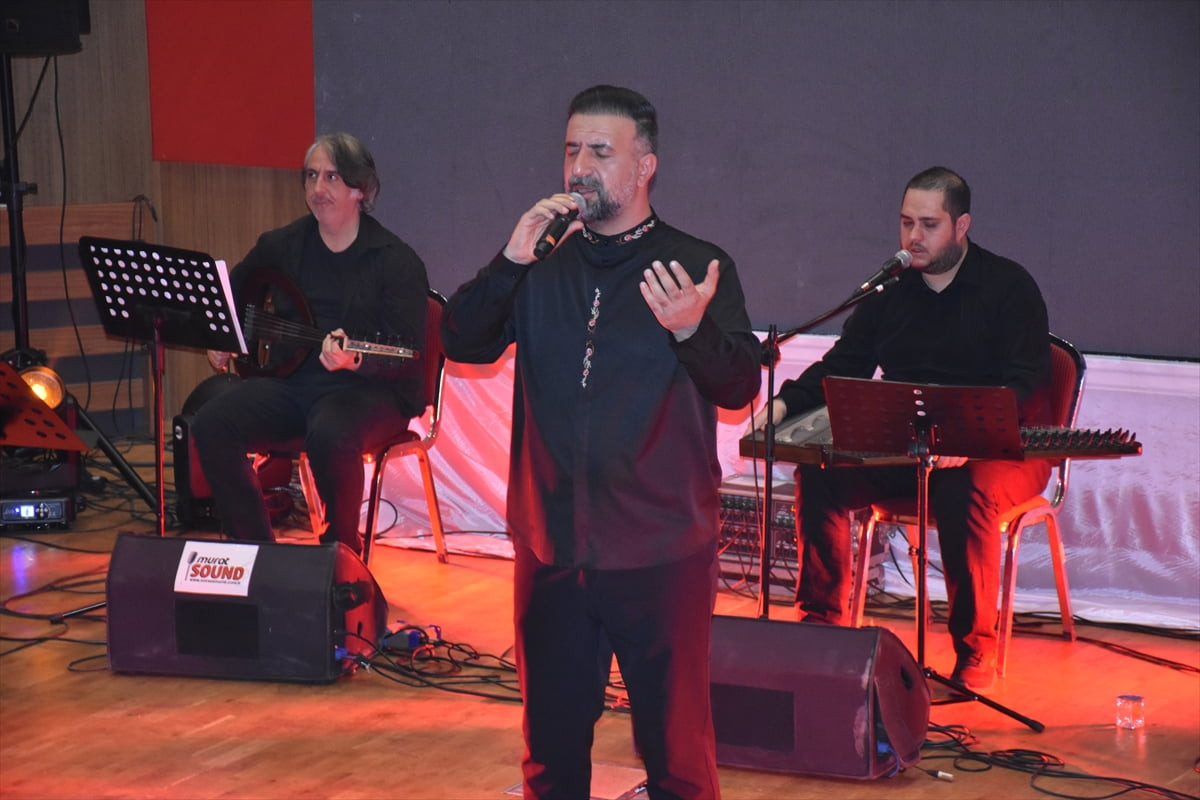 Şırnak'ta, ramazan ayı etkinlikleri kapsamında semazen gösterisi sunuldu. Belediye tarafından...