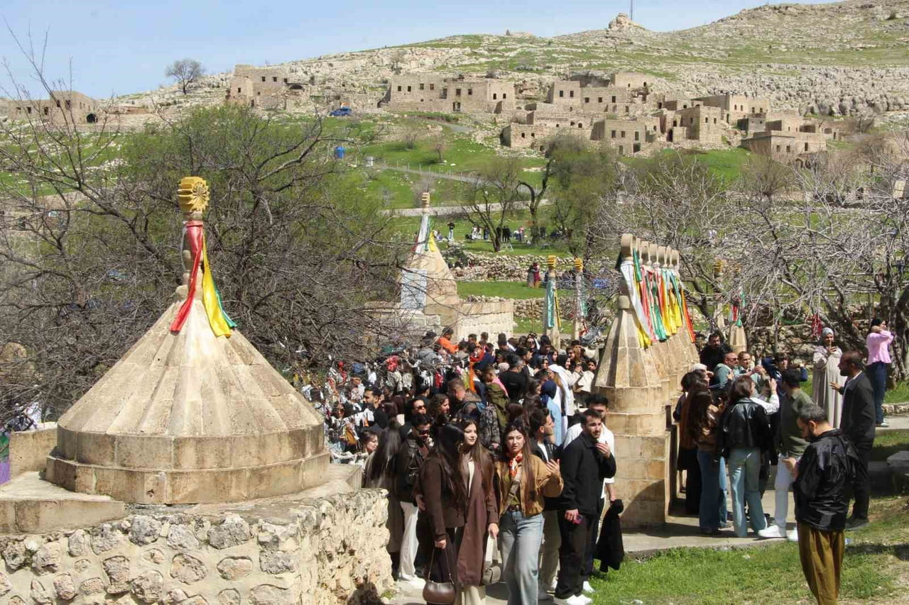ŞIRNAK’IN İDİL İLÇESİ MAĞARA KÖYÜNDE EZİDİLER TARAFINDAN GELENEKSEL “ÇARŞEMA SOR” BAYRAMI FESTİVAL...