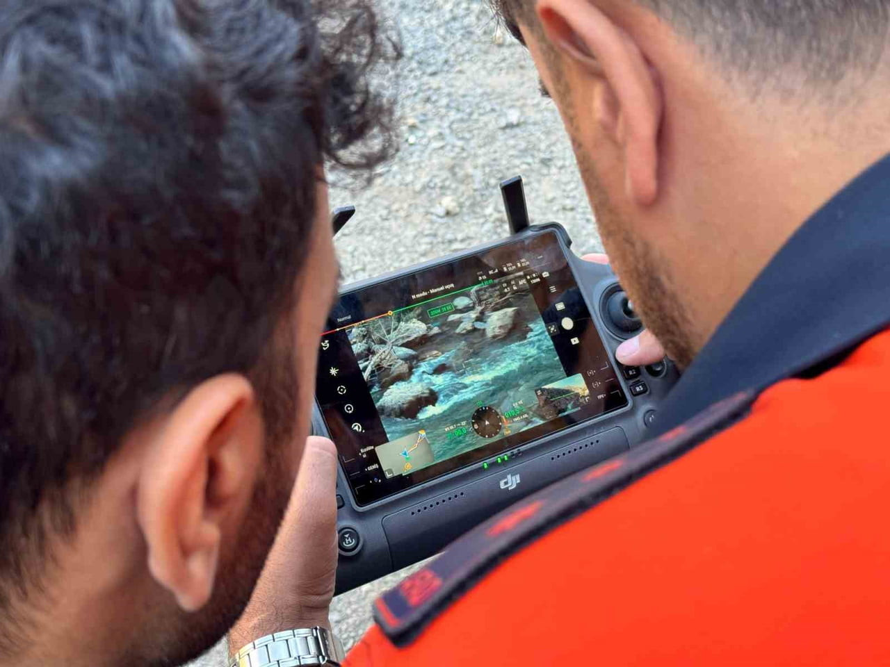 ŞIRNAK’TA 5 GÜN ÖNCE SUDA KAYBOLAN GENCİN CANSIZ BEDENİNİ BULMAK İÇİN EKİPLER HER TAŞIN ALTINI...