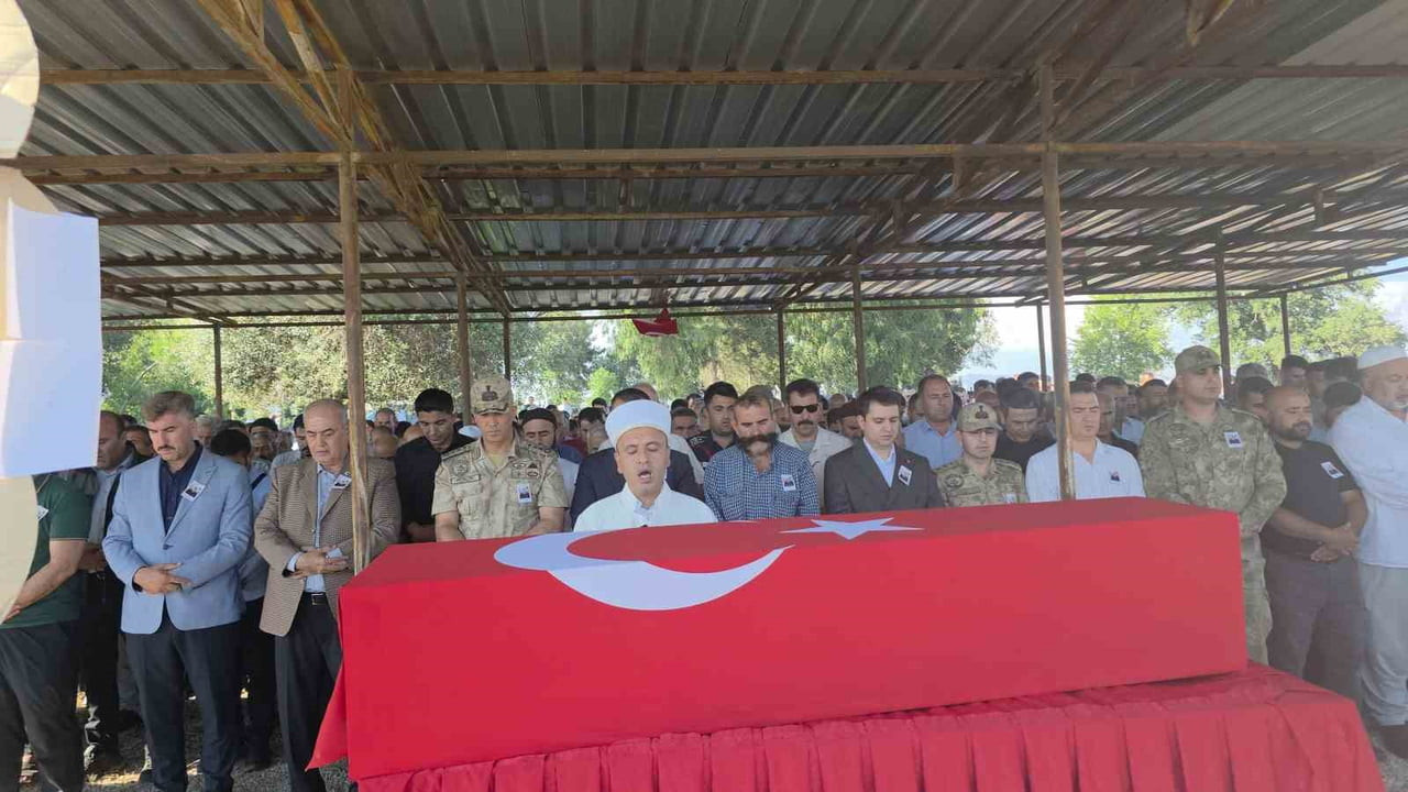 ŞIRNAK’TA GEÇİRDİĞİ KALP KRİZİ SONUCU HAYATINI KAYBEDEN JANDARMA UZMAN ÇAVUŞ ÖMER MESTEKİ...