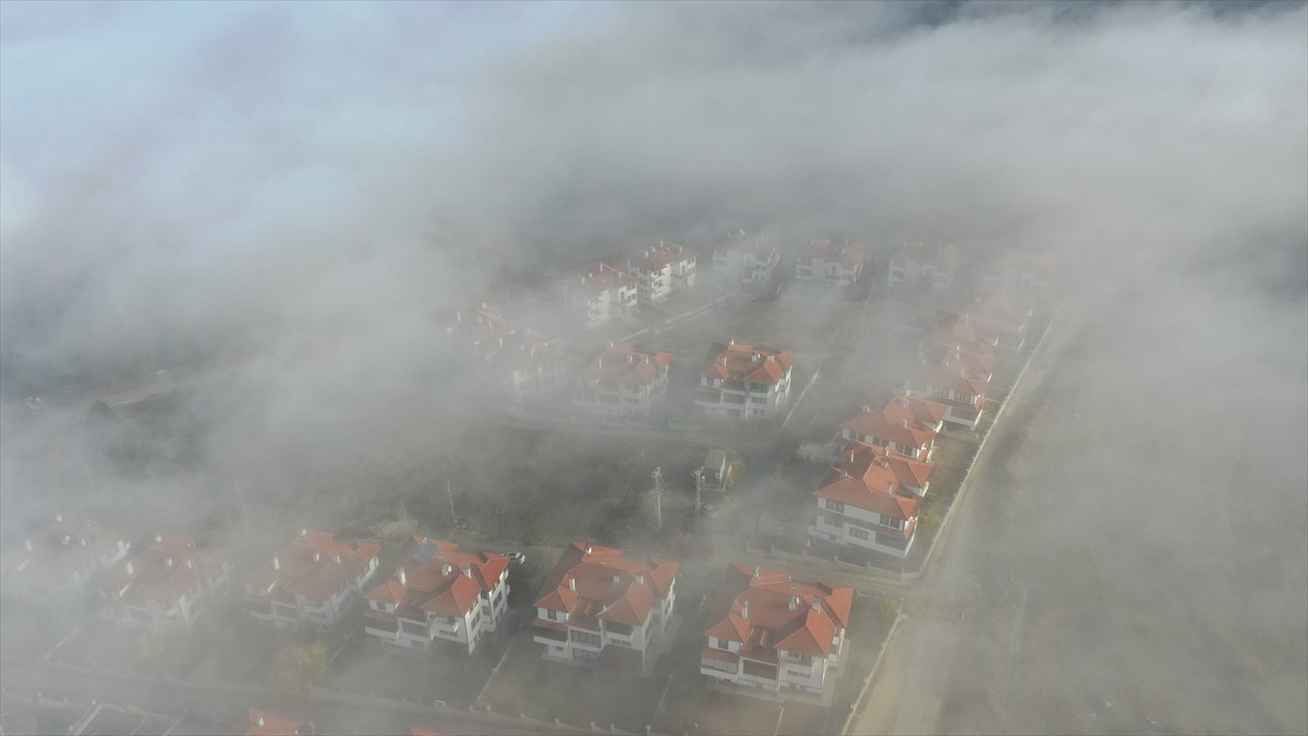 Sis altında kalan Kastamonu dronla görüntülendi.