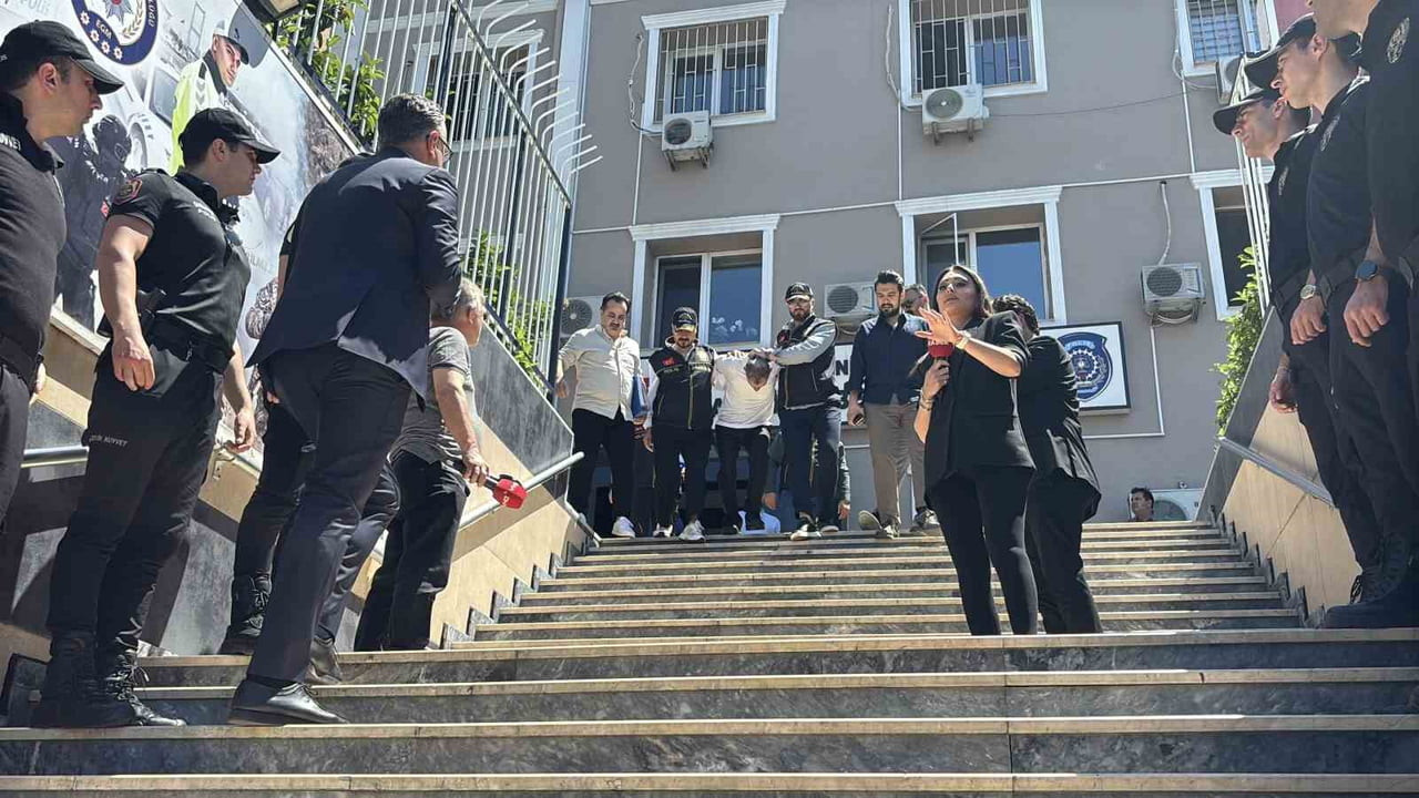 ŞİŞLİ FULYA'DAKİ EVİNİN ÖNÜNDE SİLAHLI SALDIRIYA UĞRAYAN MEZDEKE GRUBU ÜYESİ AYNUR KANBUR'UN...