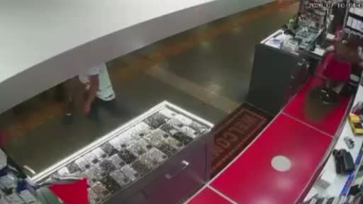 Şişli'de cep telefonu hırsızlığı kamerada: 80 Bin TL'lik cihazı böyle çaldı