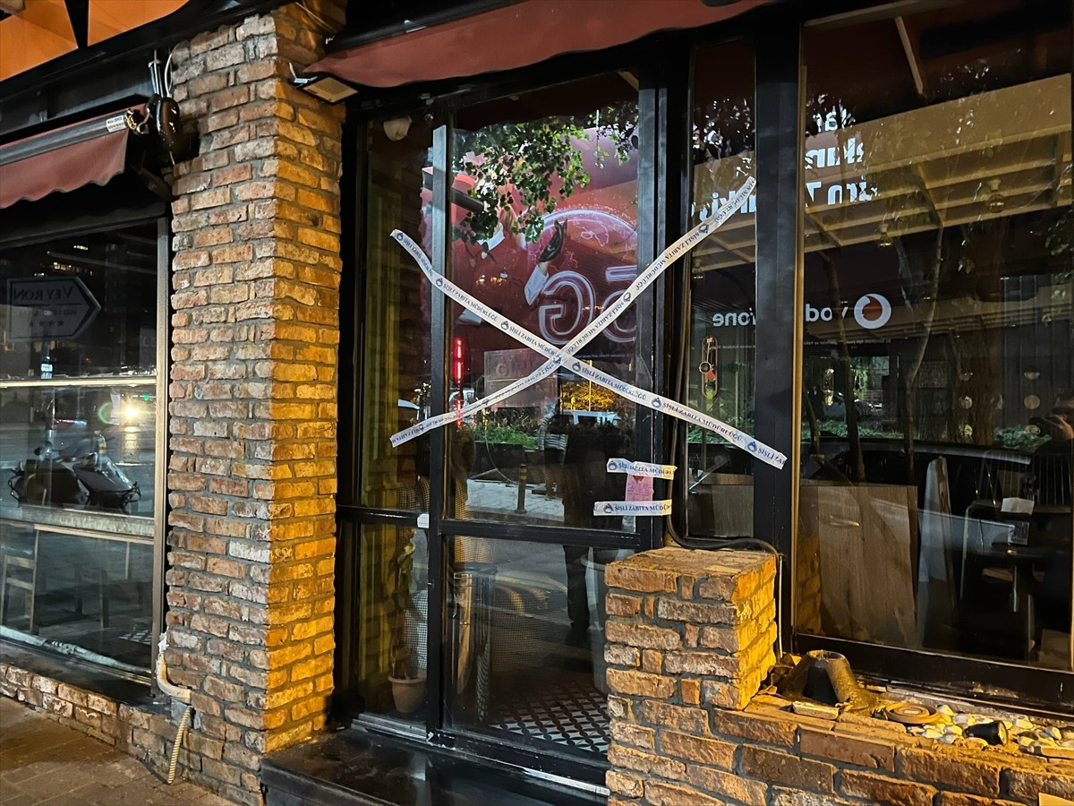 Şişli'de gıda zehirlenmesi şüphesiyle hastaneye başvuran 25 kişinin yemek yediği iş yeri zabıta...